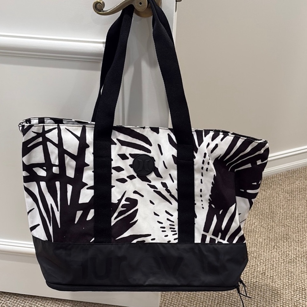Hurley Black and White Graphic Travel Bag